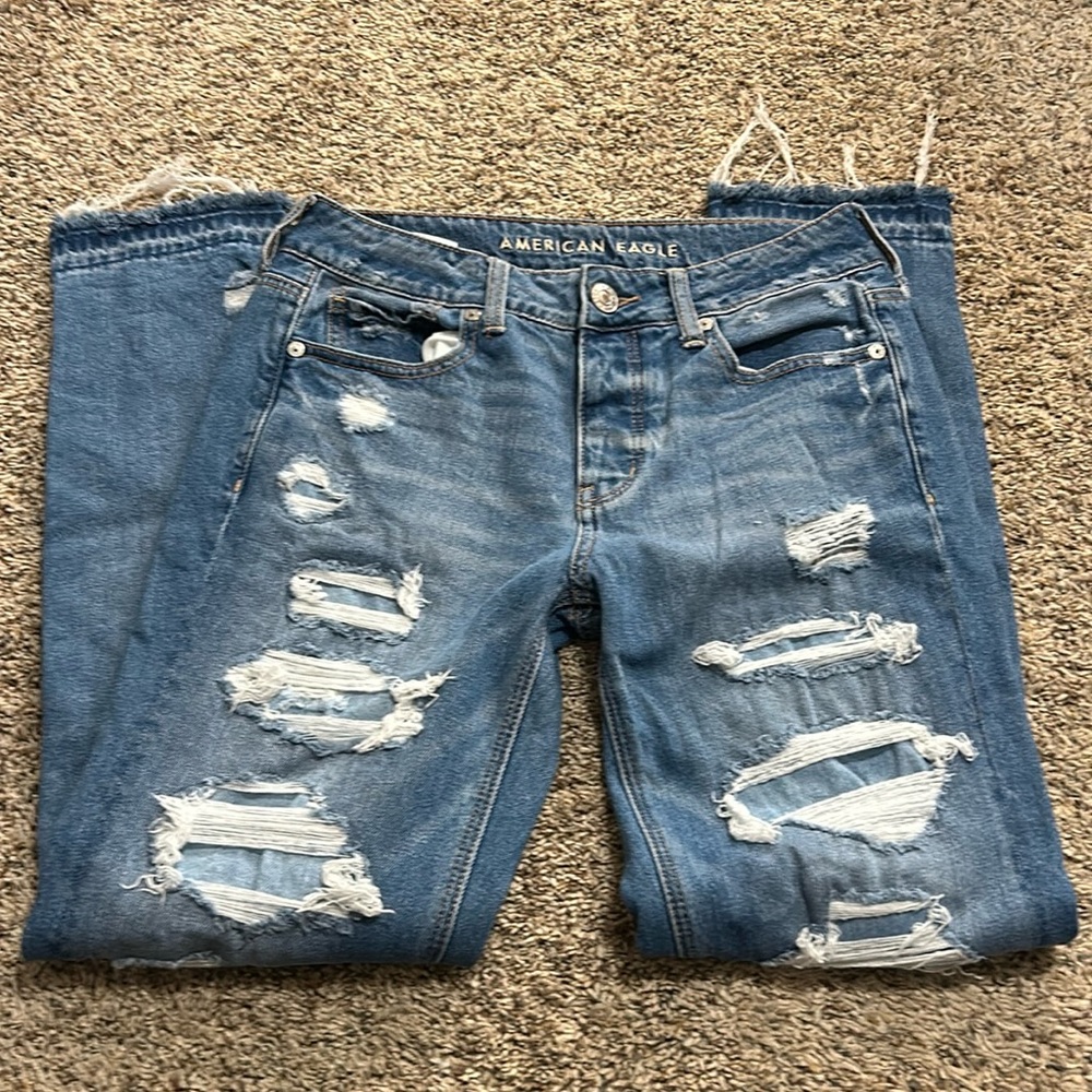 american eagle ripped mom jeans